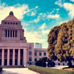 日本政府が閣議決定、仮想通貨マネロン対策強化へ